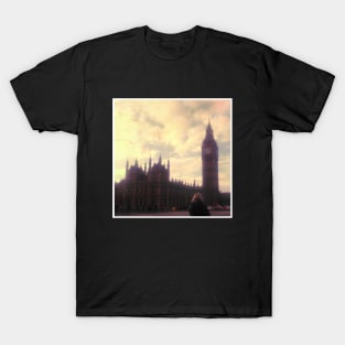 London Big Ben photoreal beautiful city purple pink aesthetic foggy design T-Shirt